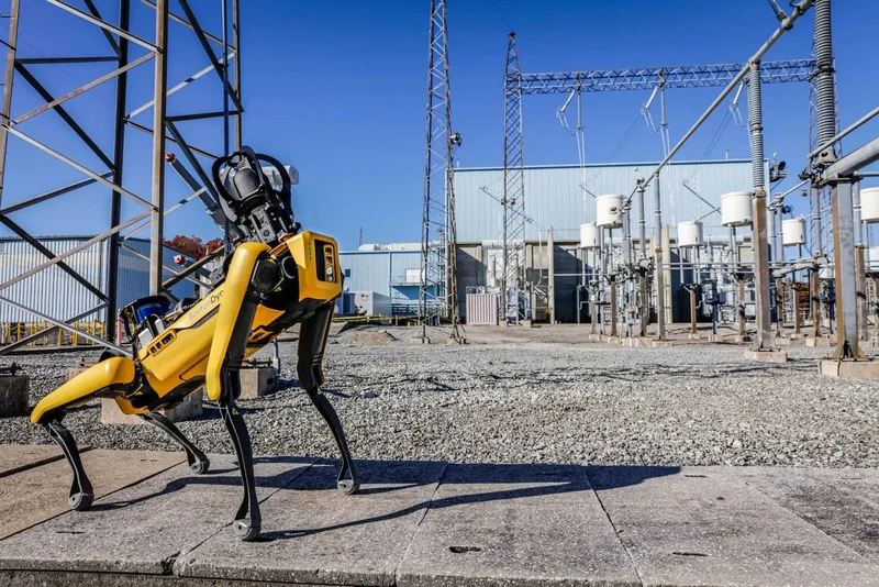 Робот-собака Boston Dynamics Spot — общий вид на подстанции