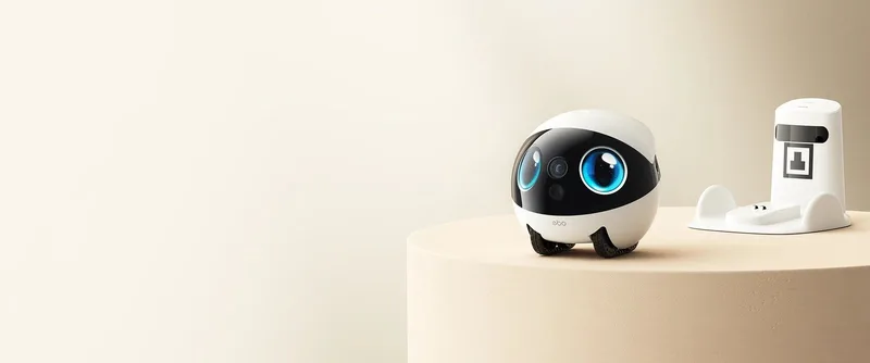 Enabot EBO Air 2S рядом с зарядной станцией