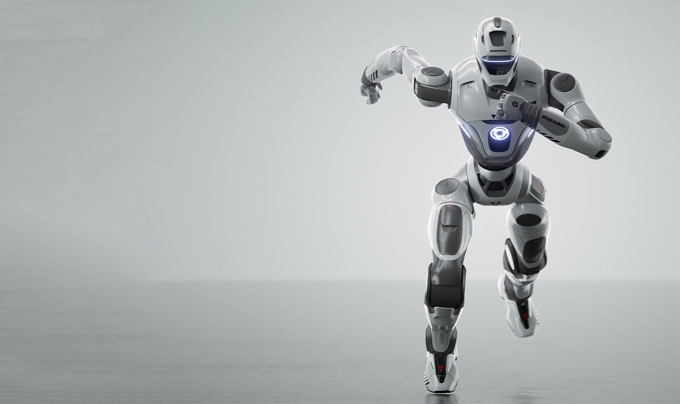 Робот-гуманоид EngineAI T800 на бегу, светлый фон