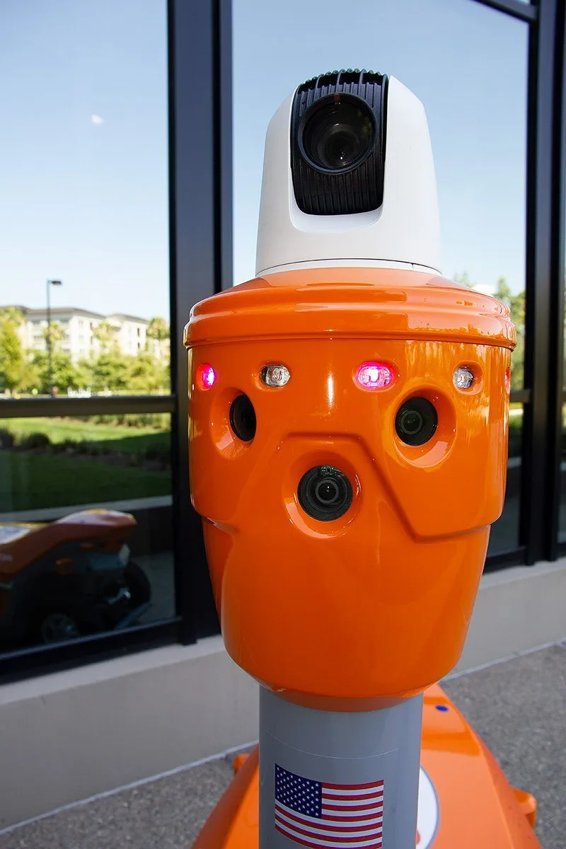 Мачта с PTZ-камерой робота SMP Robotics S5.2 крупным планом