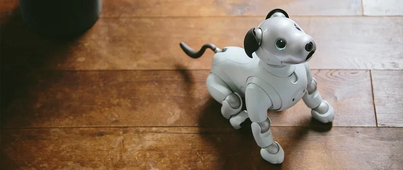 Sony aibo ERS-1000 на деревянном полу