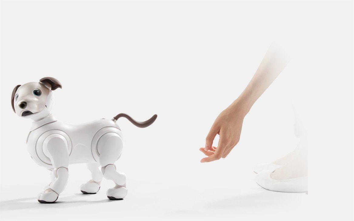 Робот-собака Sony aibo ERS-1000 — вид сбоку